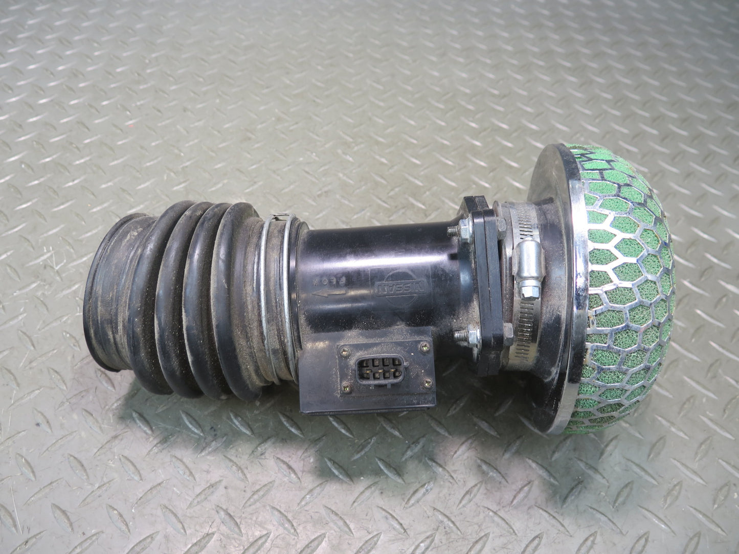 95-97 Nissan Gloria HY33 VQ30DET Air Intake Cleaner Filter w MAF Sensor OEM