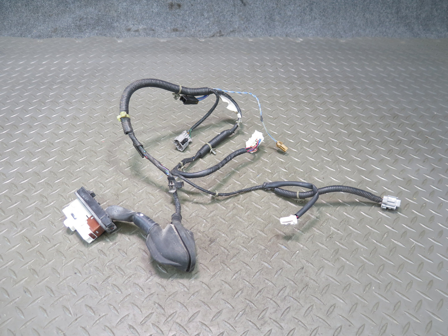 95-97 Nissan Gloria HY33 VIP Front Left Door Wire Wiring Harness 24125-4P000 OEM