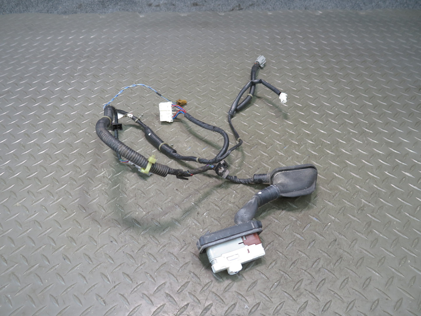 95-97 Nissan Gloria HY33 VIP Front Left Door Wire Wiring Harness 24125-4P000 OEM