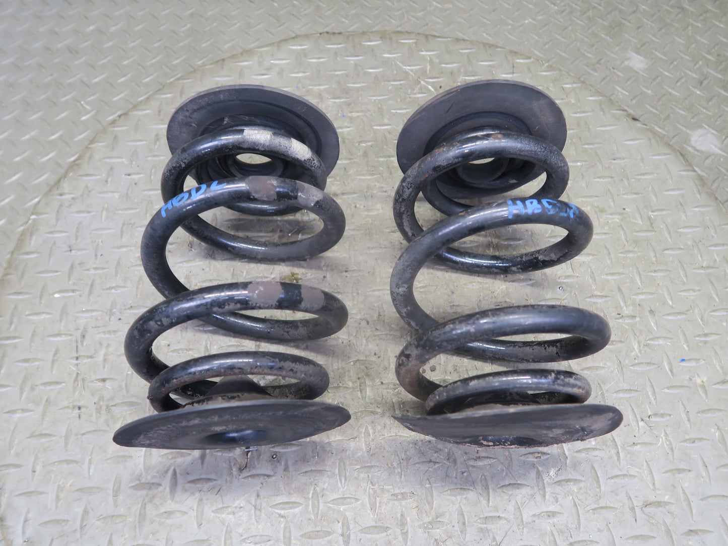 01-06 BMW E46 330Ci Convertible Set of 2 Rear Left & Right Coil Spring OEM