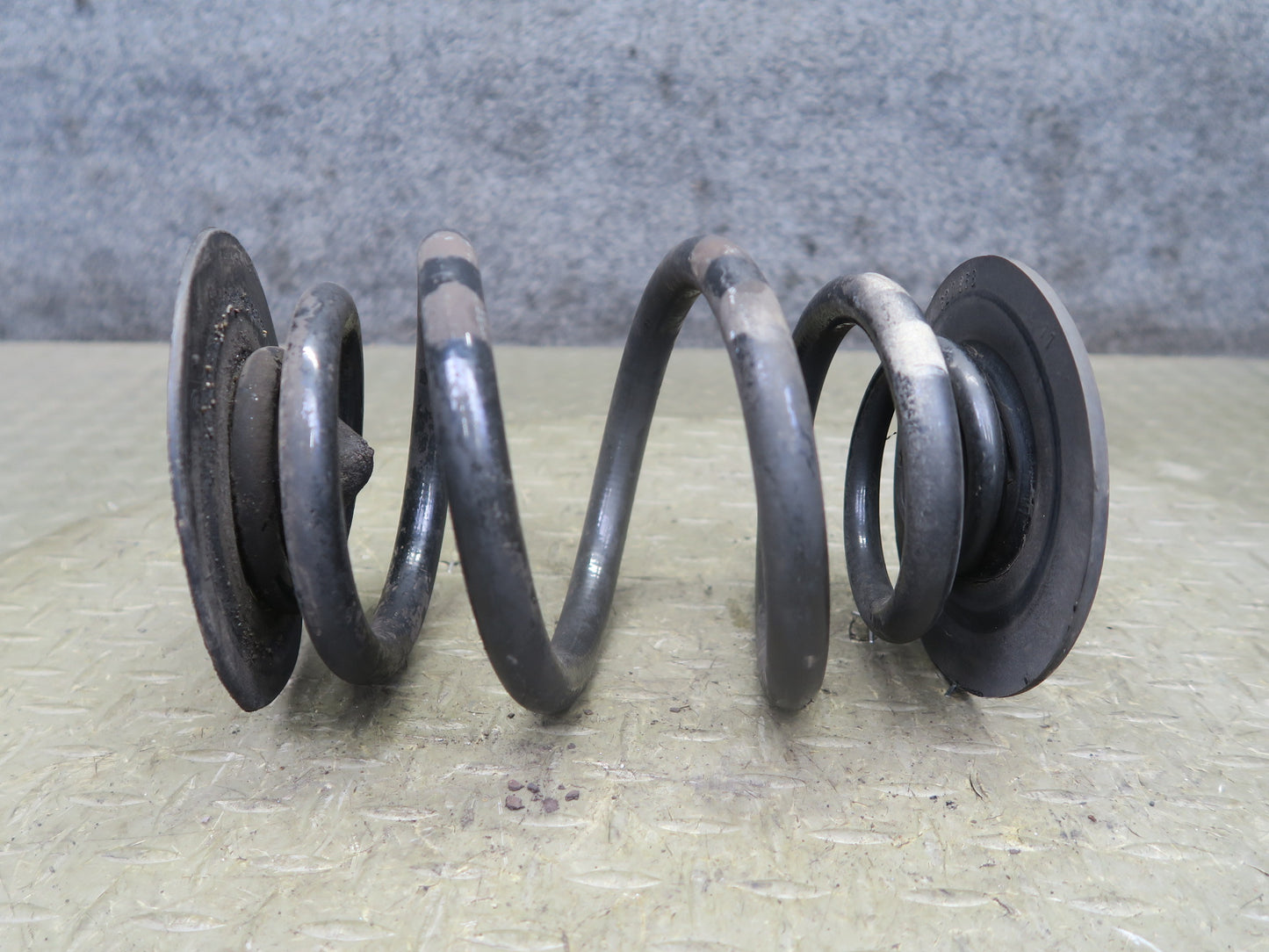 01-06 BMW E46 330Ci Convertible Set of 2 Rear Left & Right Coil Spring OEM