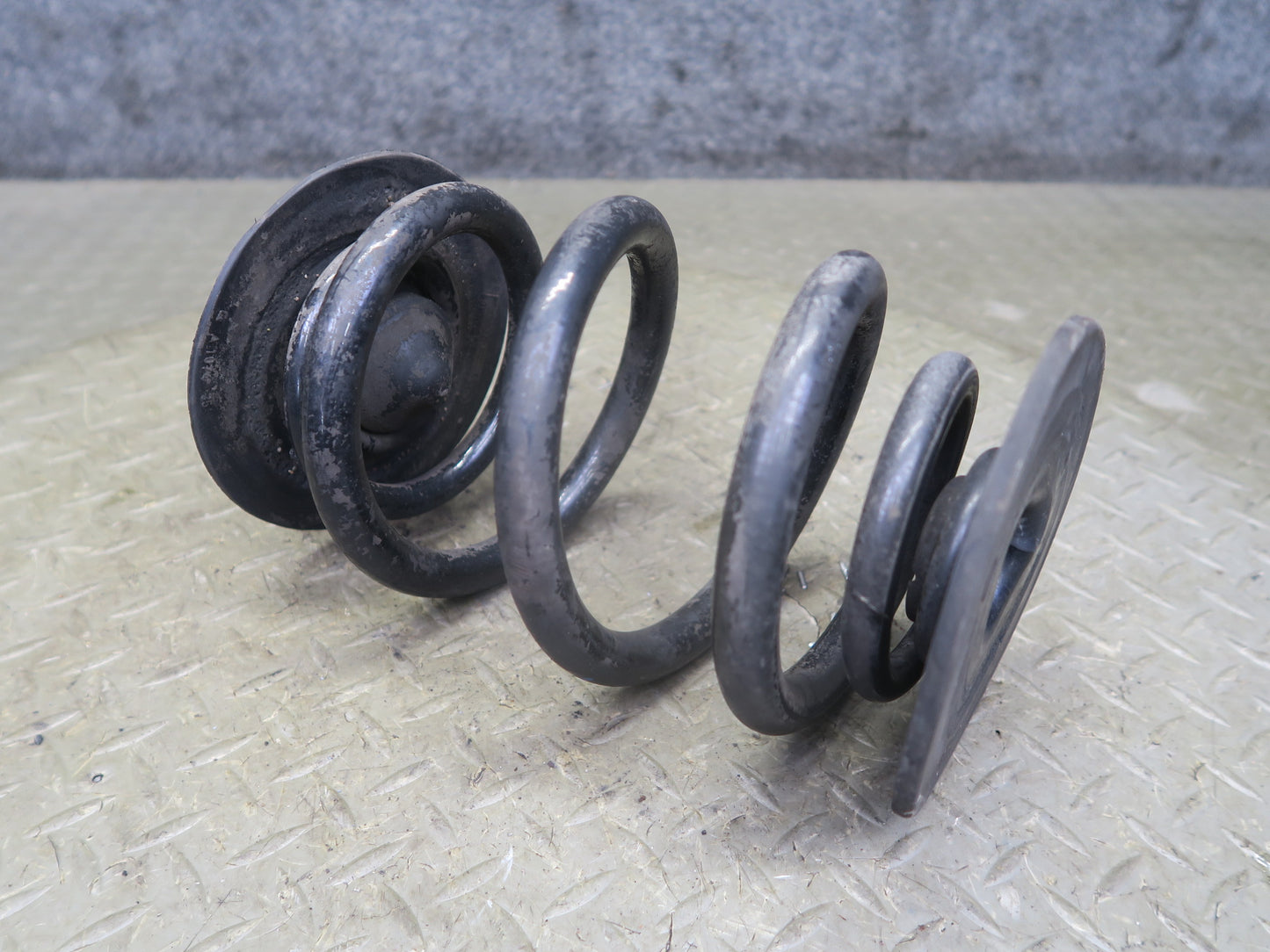 01-06 BMW E46 330Ci Convertible Set of 2 Rear Left & Right Coil Spring OEM