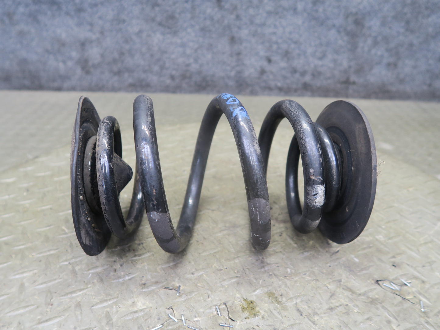 01-06 BMW E46 330Ci Convertible Set of 2 Rear Left & Right Coil Spring OEM