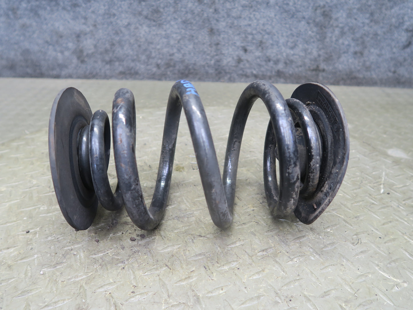 01-06 BMW E46 330Ci Convertible Set of 2 Rear Left & Right Coil Spring OEM