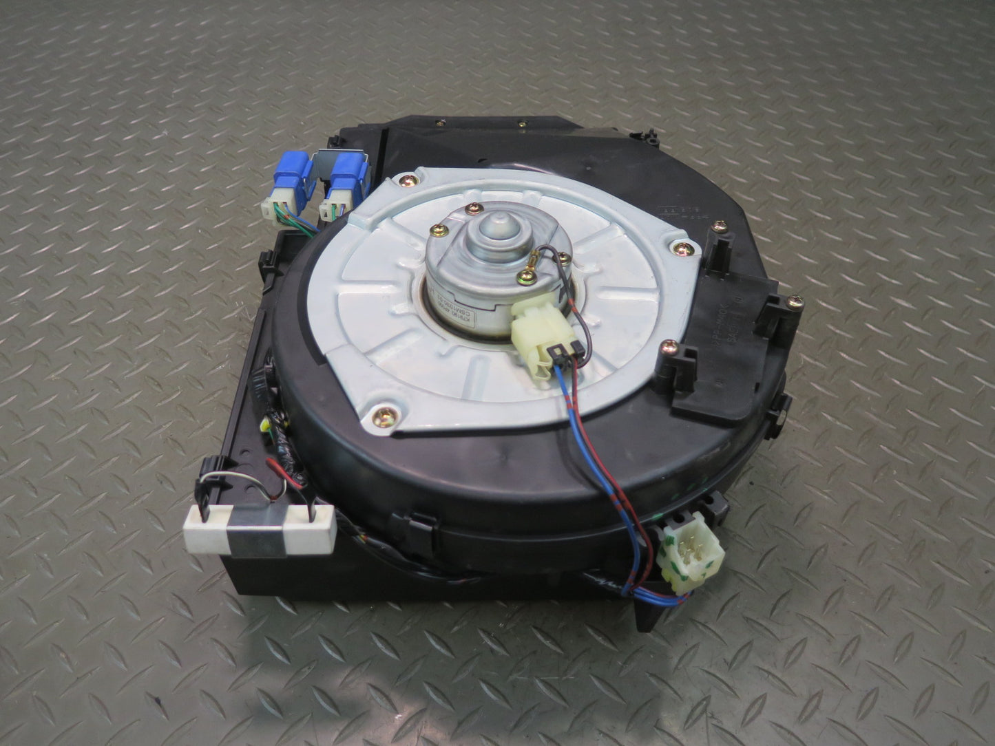 95-97 Nissan Gloria HY33 VIP Rear Air Purifier Assembly 79190-4P000 OEM