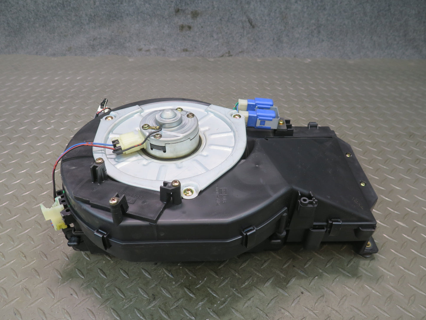 95-97 Nissan Gloria HY33 VIP Rear Air Purifier Assembly 79190-4P000 OEM