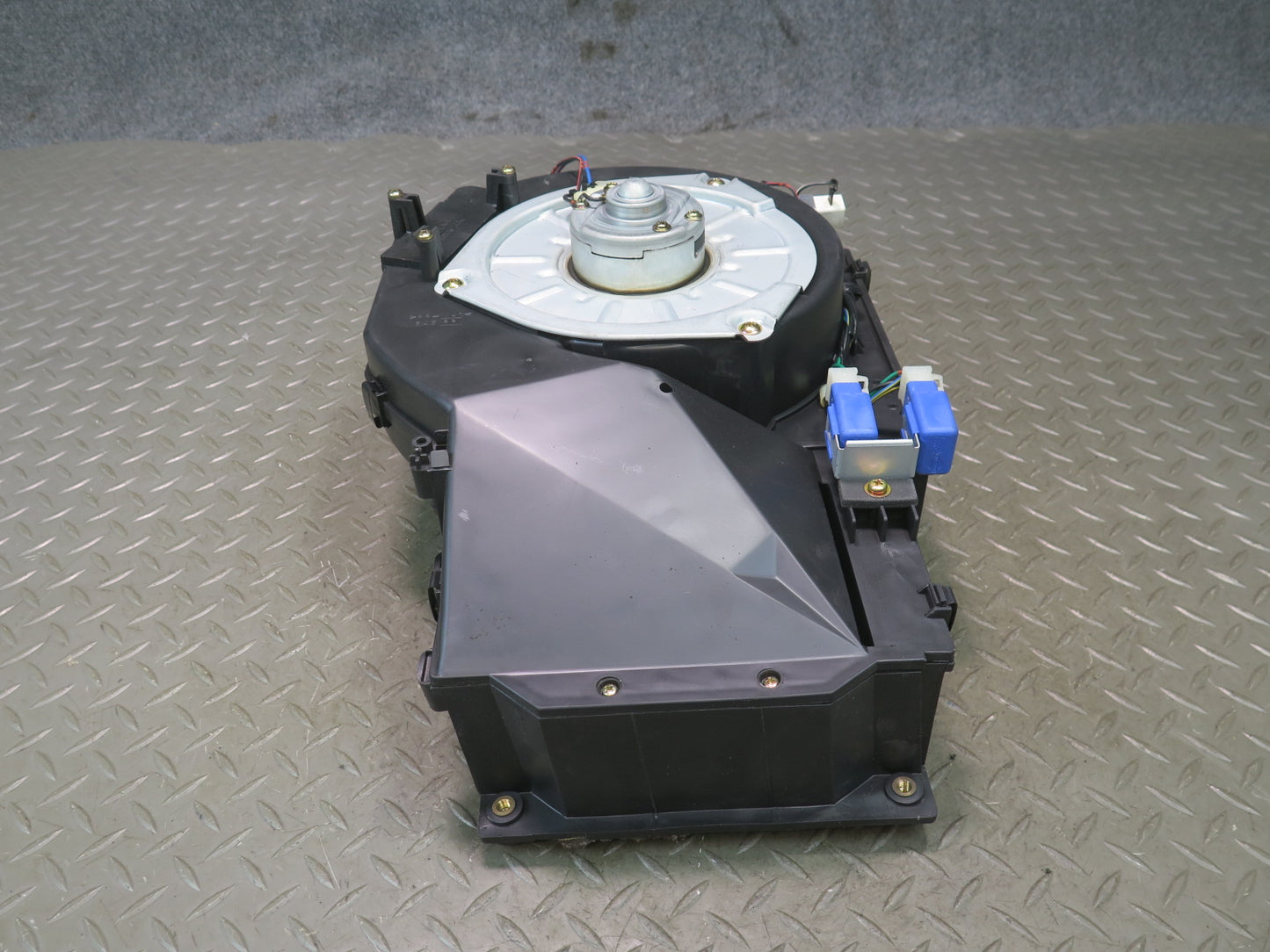 95-97 Nissan Gloria HY33 VIP Rear Air Purifier Assembly 79190-4P000 OEM
