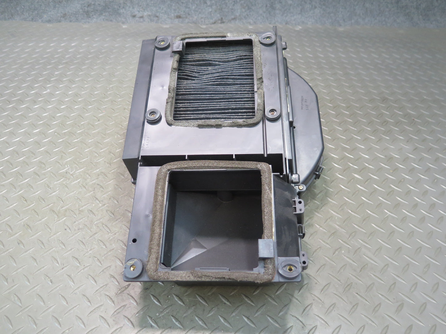 95-97 Nissan Gloria HY33 VIP Rear Air Purifier Assembly 79190-4P000 OEM