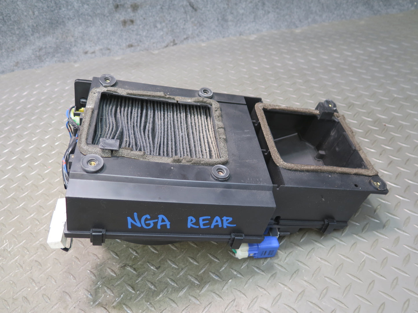 95-97 Nissan Gloria HY33 VIP Rear Air Purifier Assembly 79190-4P000 OEM