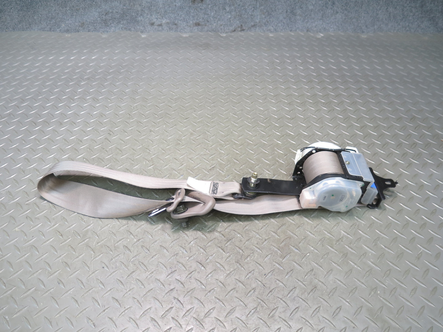 96-97 NISSAN GLORIA HY33 SET OF 2 REAR LEFT & RIGHT SEATBELT RETRACTORS OEM