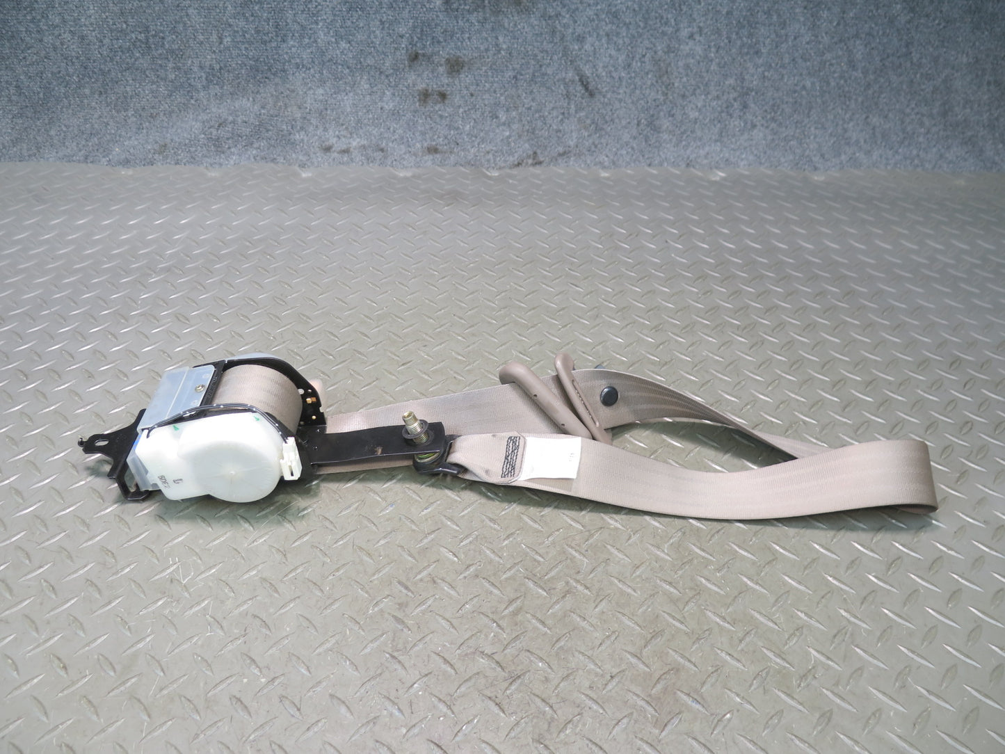 96-97 NISSAN GLORIA HY33 SET OF 2 REAR LEFT & RIGHT SEATBELT RETRACTORS OEM
