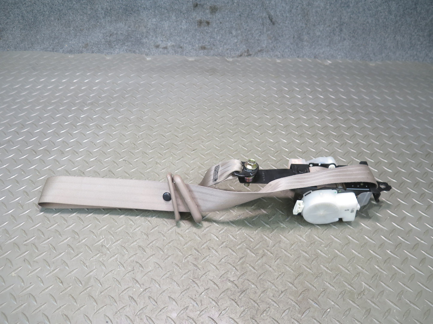 96-97 NISSAN GLORIA HY33 SET OF 2 REAR LEFT & RIGHT SEATBELT RETRACTORS OEM