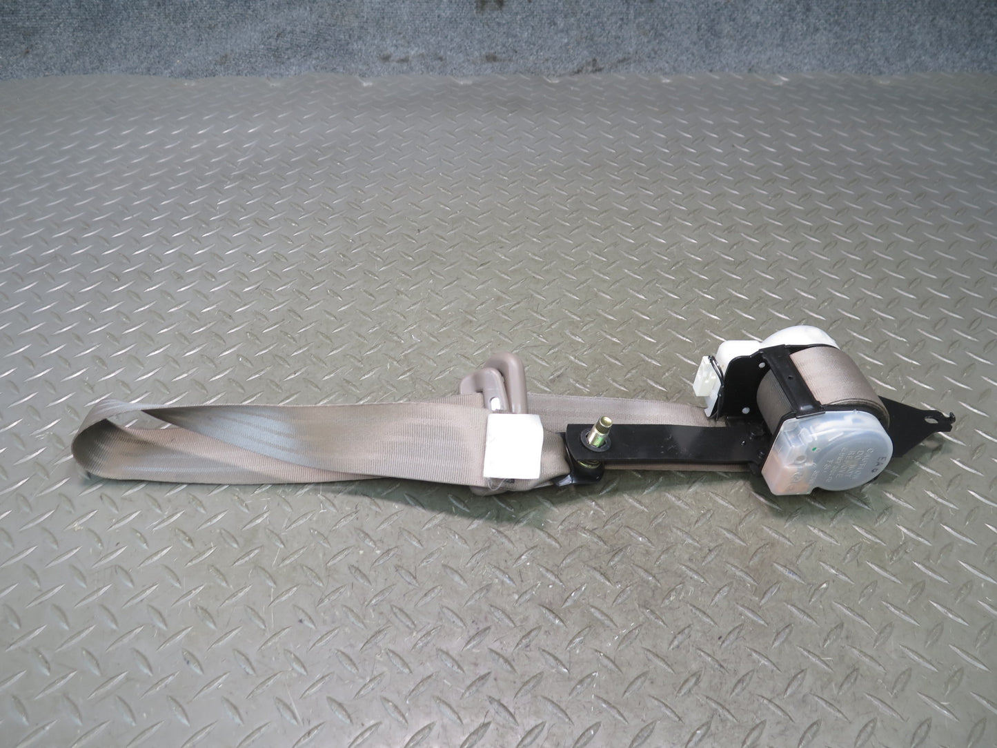 96-97 NISSAN GLORIA HY33 SET OF 2 REAR LEFT & RIGHT SEATBELT RETRACTORS OEM