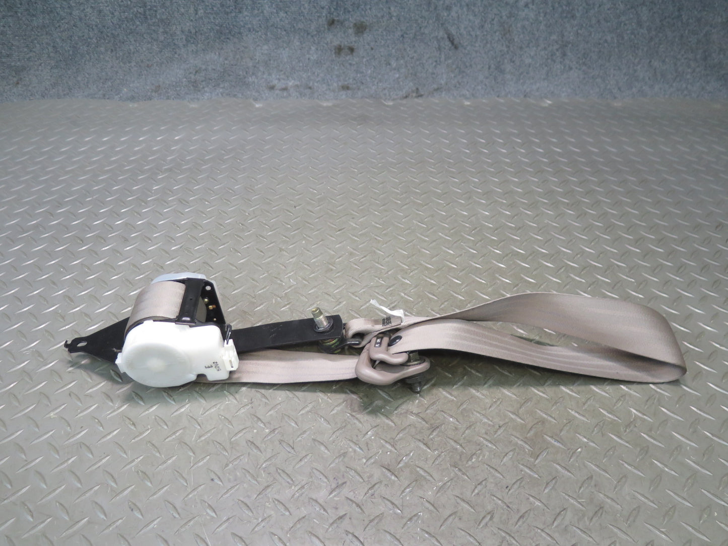 96-97 NISSAN GLORIA HY33 SET OF 2 REAR LEFT & RIGHT SEATBELT RETRACTORS OEM