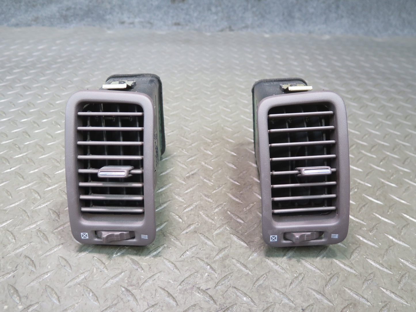 95-97 Nissan Gloria HY33 Dash Left & Right A/C Air Vent Grille Set OEM