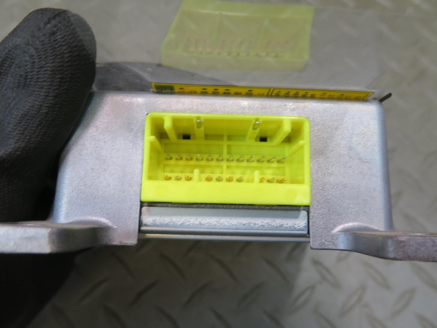 96-97 NISSAN GLORIA HY33 AIR BAG SRS COMPUTER UNIT OEM