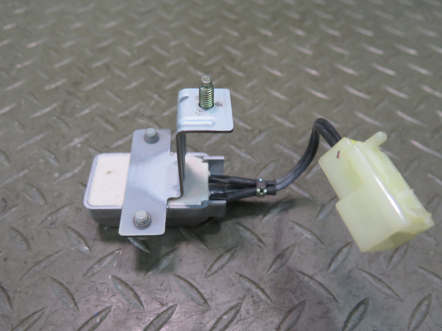 95-97 Nissan Gloria VQ30DET Turbo Fuel Pump Resistor Module 22698-4P210 OEM