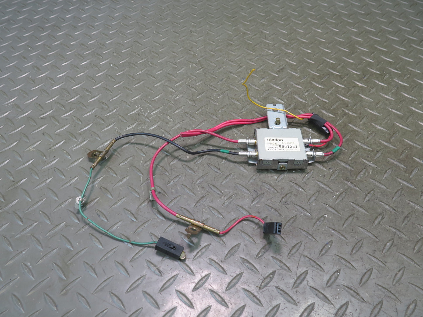 95-97 Nissan Gloria Cedric HY33 TV Television Antenna Amplifier EN-1029B OEM
