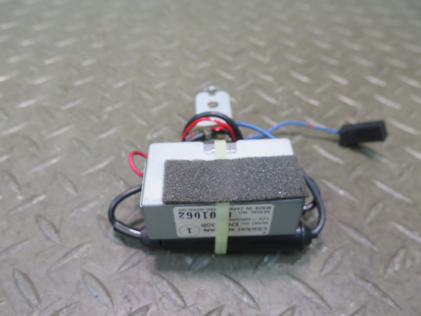 95-97 Nissan Gloria HY33 VIP Audio Radio Antenna Amplifier OEM
