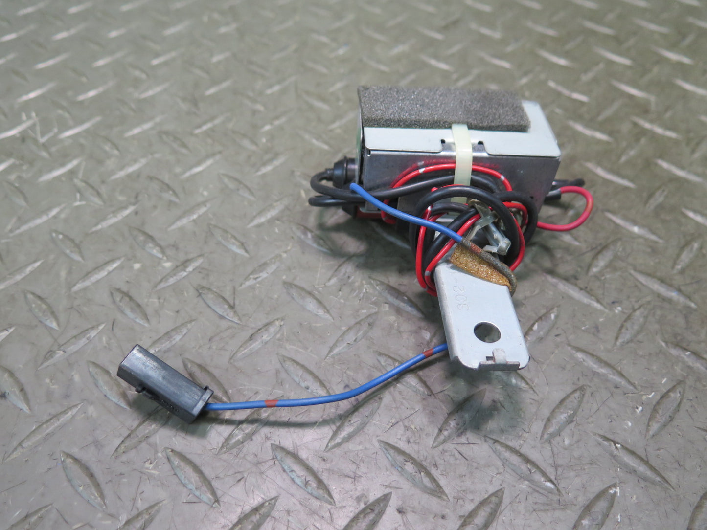 95-97 Nissan Gloria HY33 VIP Audio Radio Antenna Amplifier OEM