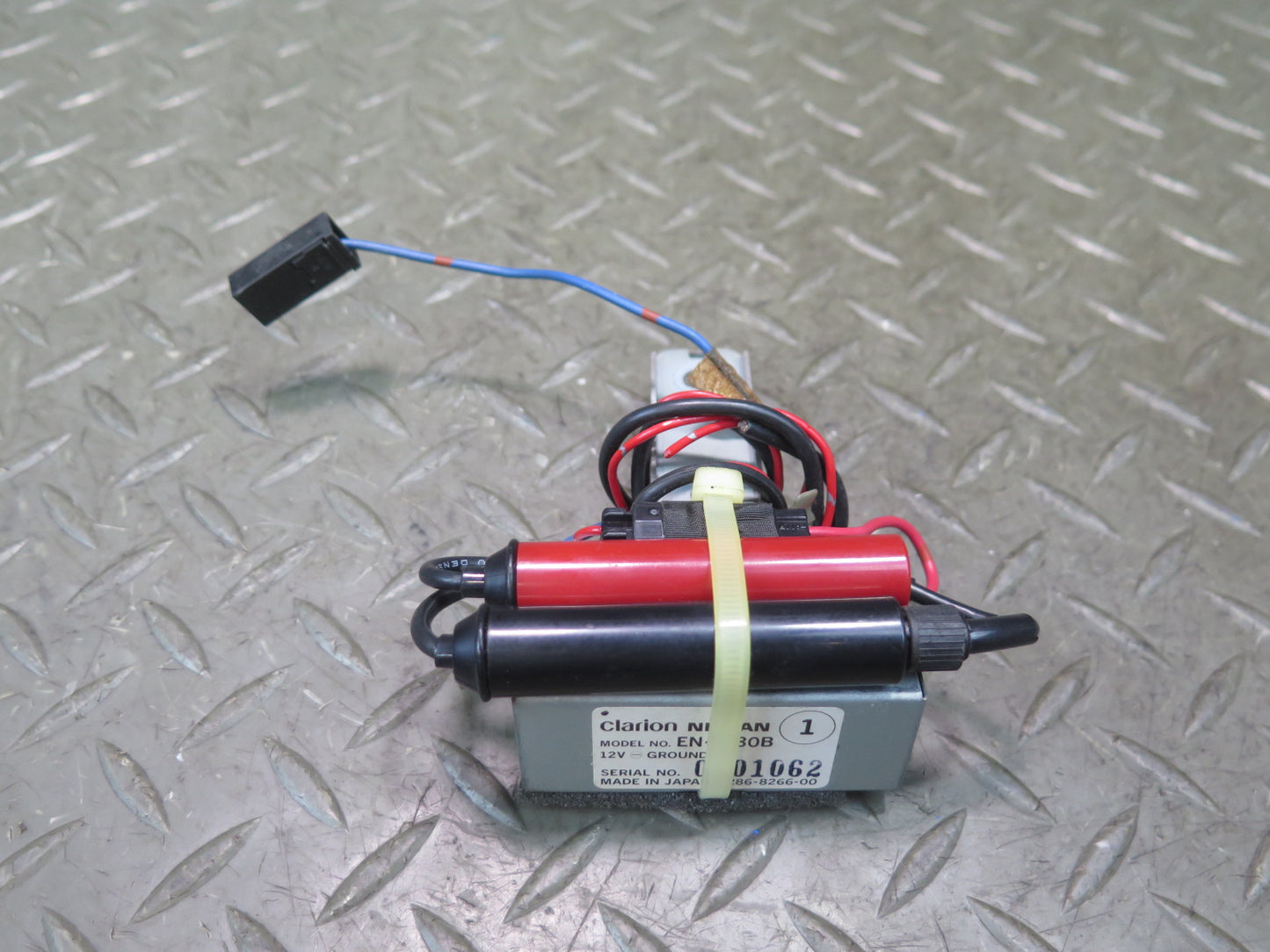 95-97 Nissan Gloria HY33 VIP Audio Radio Antenna Amplifier OEM
