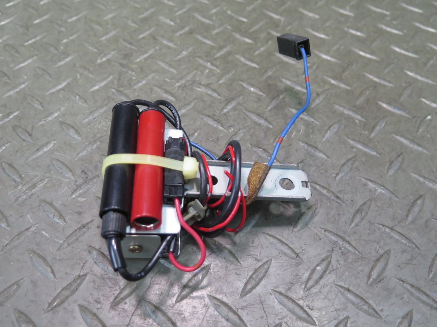 95-97 Nissan Gloria HY33 VIP Audio Radio Antenna Amplifier OEM