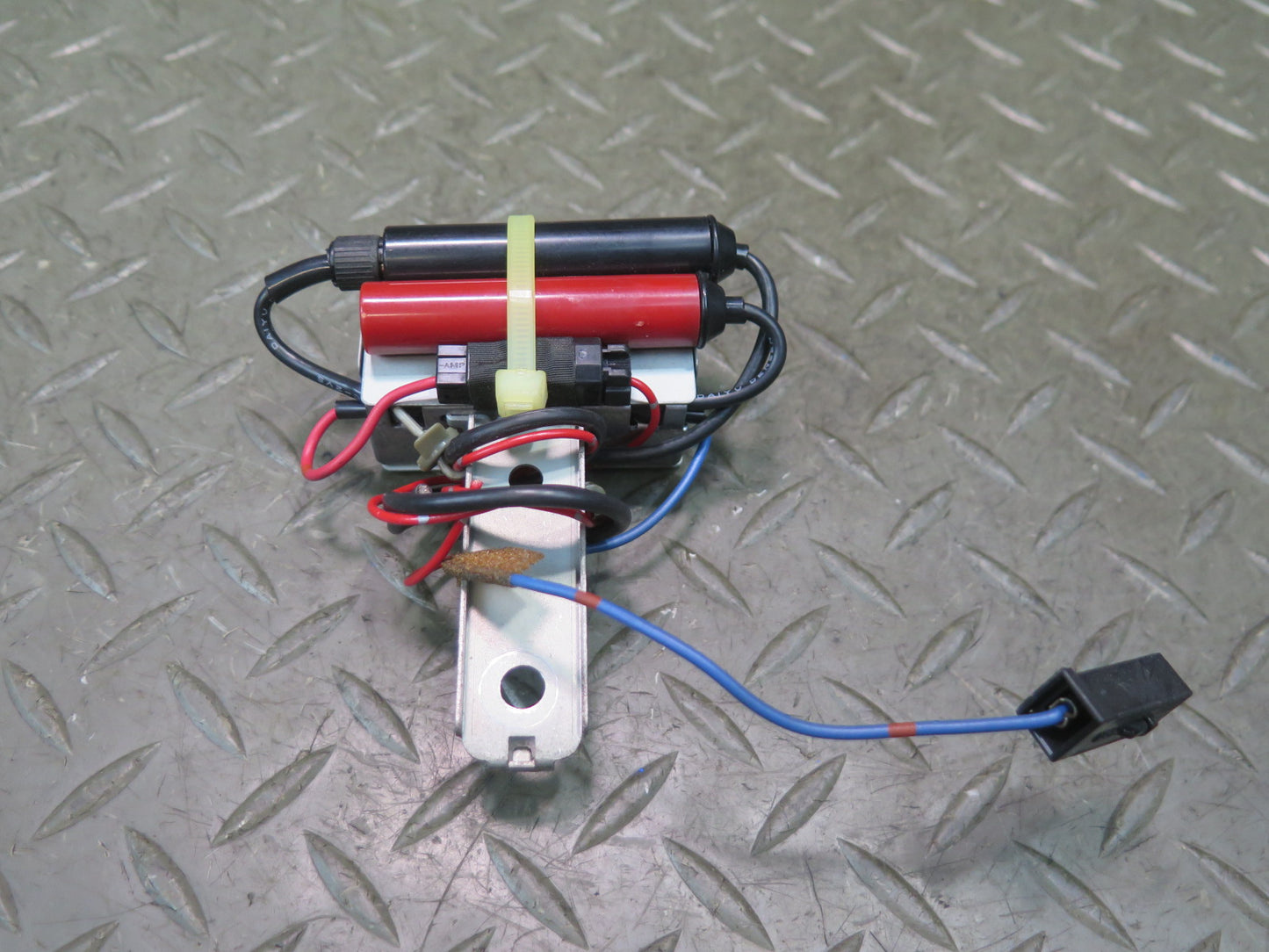95-97 Nissan Gloria HY33 VIP Audio Radio Antenna Amplifier OEM