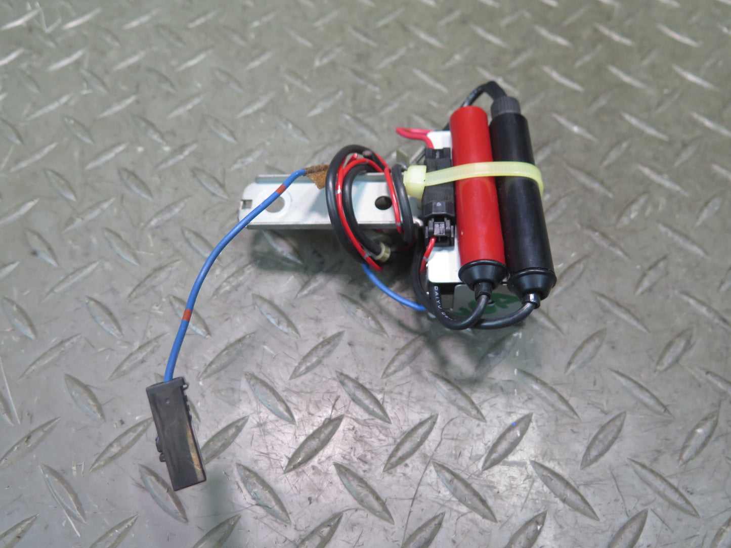 95-97 Nissan Gloria HY33 VIP Audio Radio Antenna Amplifier OEM