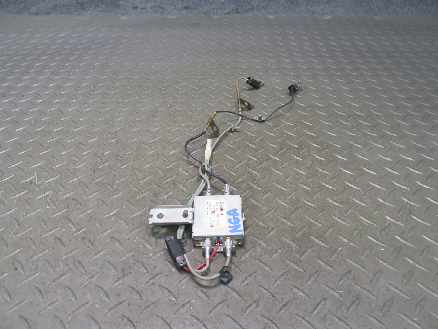 95-97 Nissan Gloria Cedric HY33 TV Television Antenna Amplifier OEM