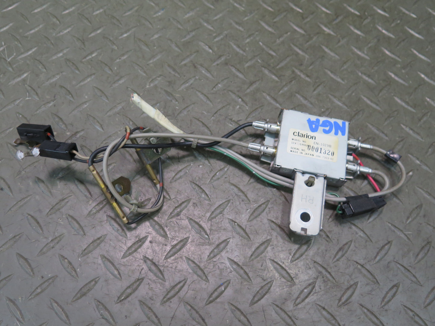 95-97 Nissan Gloria Cedric HY33 TV Television Antenna Amplifier OEM