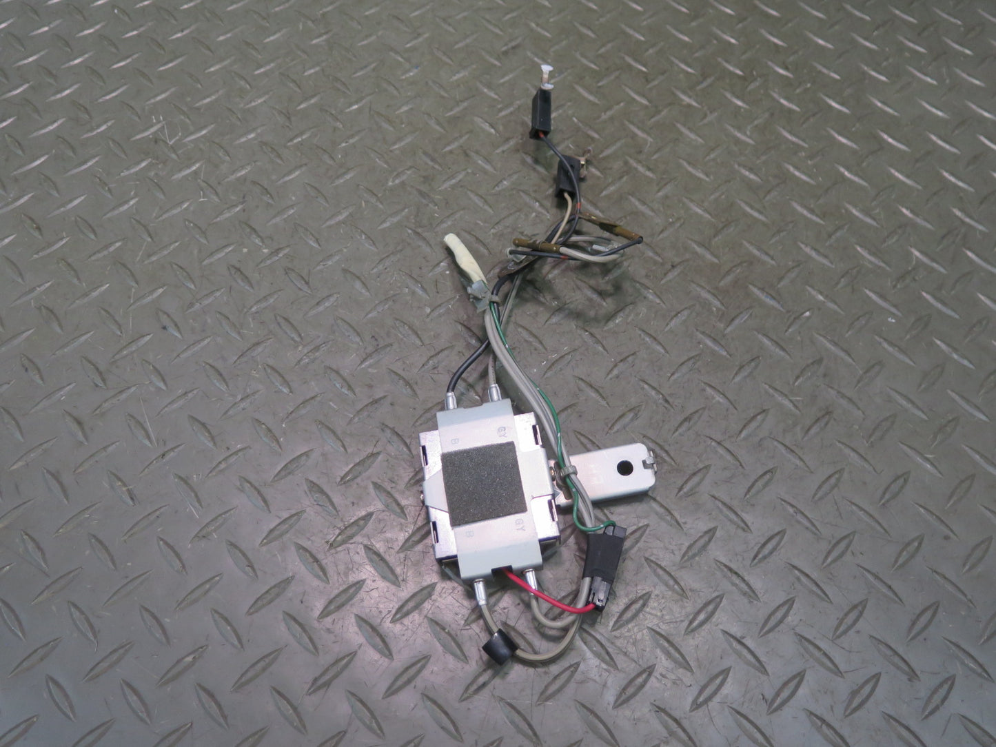 95-97 Nissan Gloria Cedric HY33 TV Television Antenna Amplifier OEM