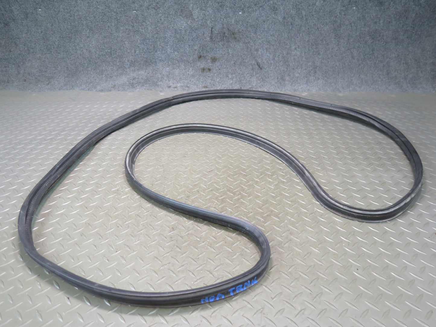 95-97 Nissan Gloria HY33 Rear Trunk Lid Weatherstrip Rubber Seal Gasket OEM