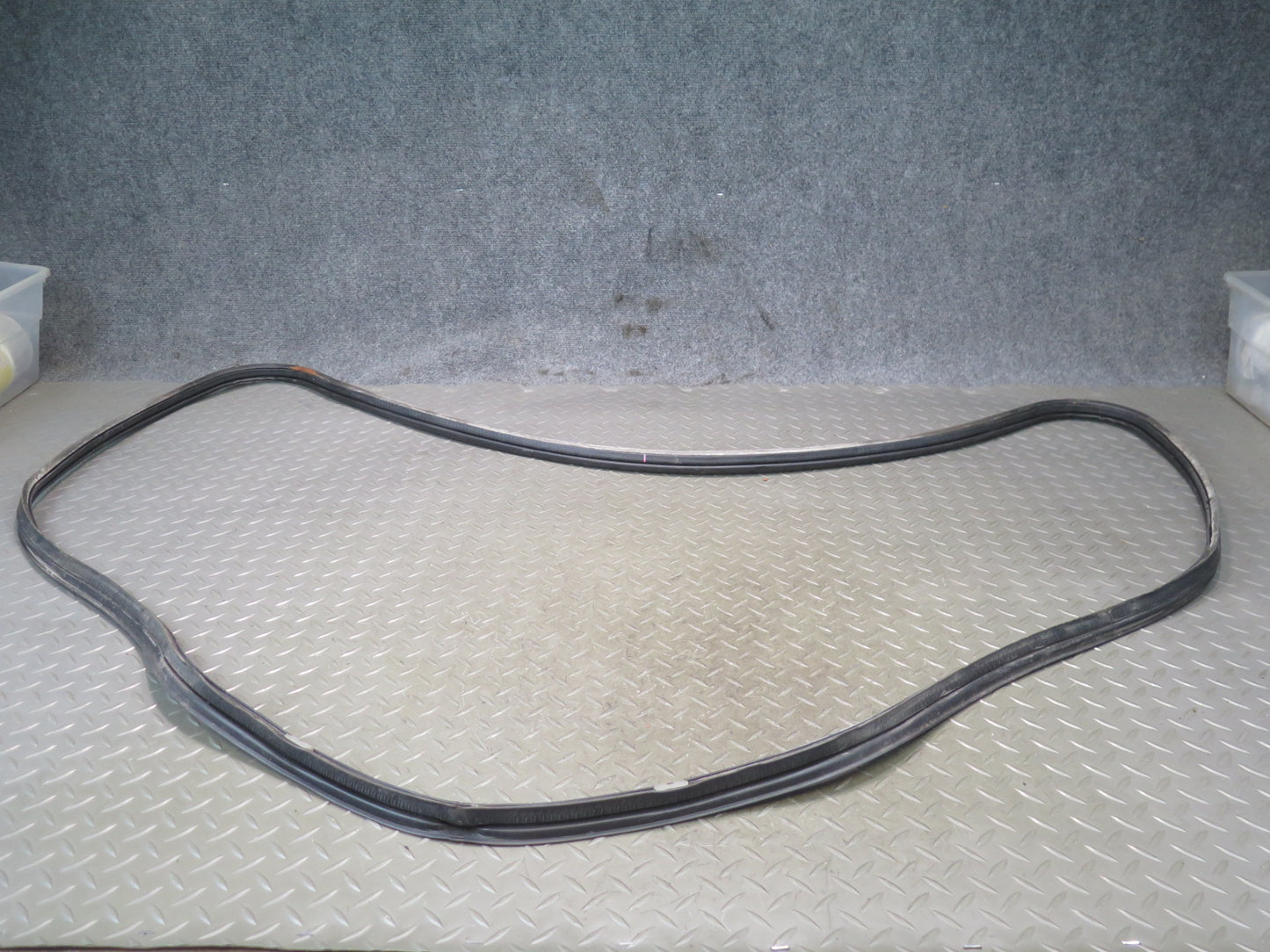 95-97 Nissan Gloria HY33 Rear Trunk Lid Weatherstrip Rubber Seal Gasket OEM