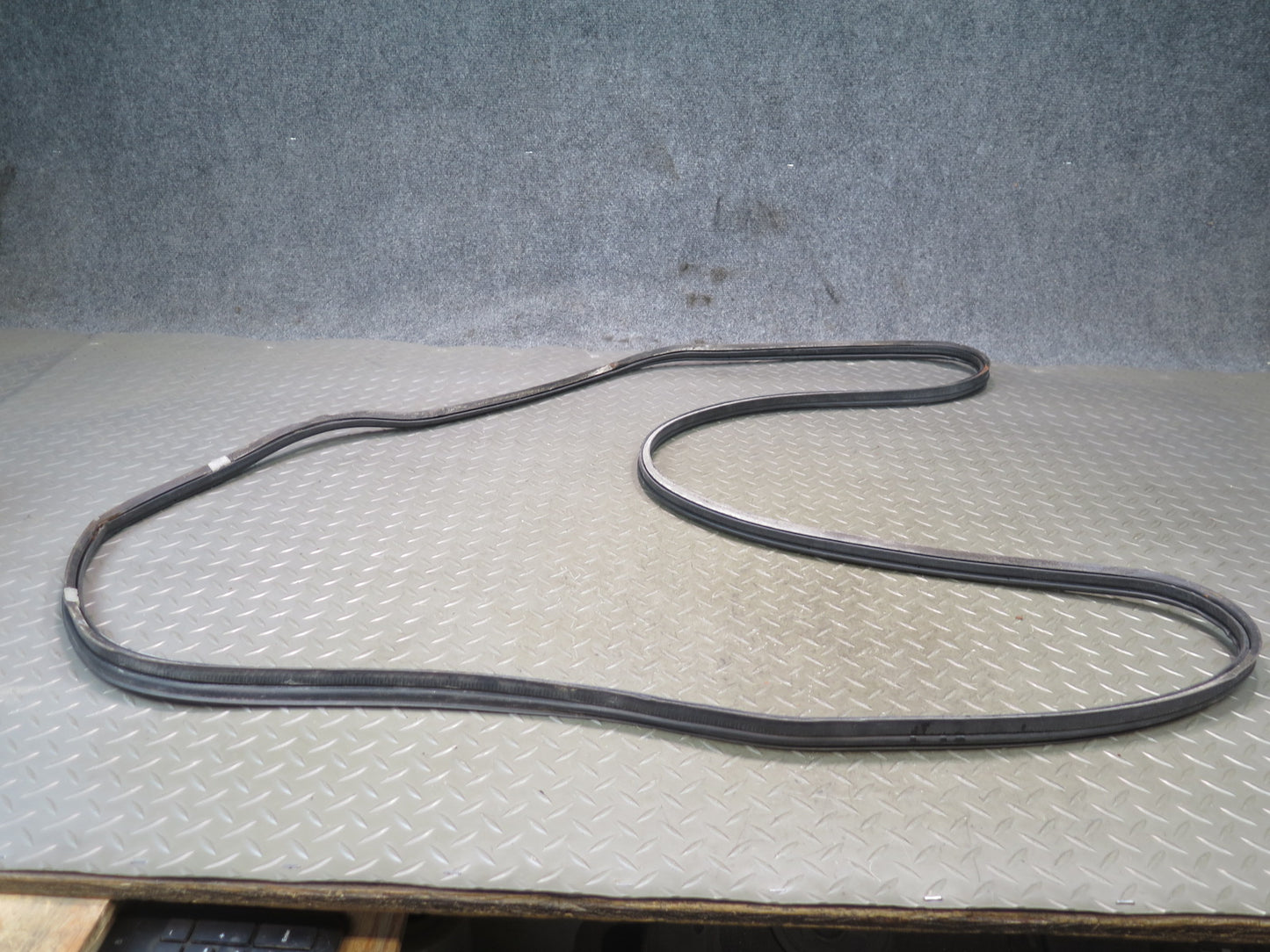 95-97 Nissan Gloria HY33 Rear Trunk Lid Weatherstrip Rubber Seal Gasket OEM