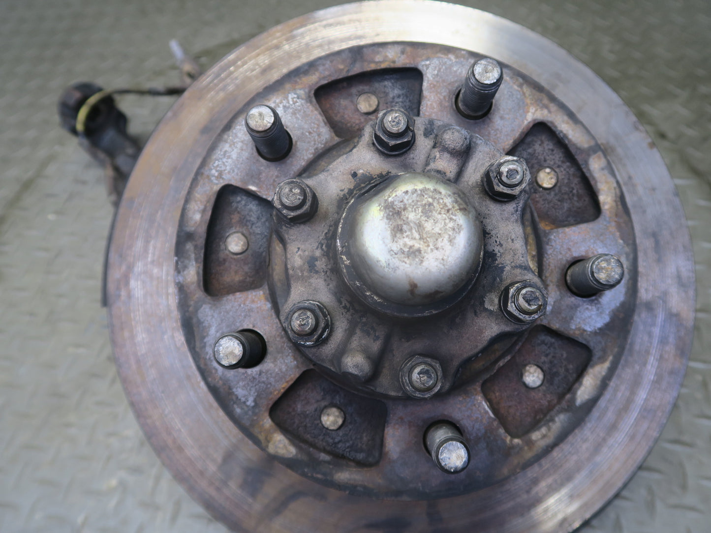 2003-2007 Lexus J100 LX470 Front Right Pass Side Spindle Knuckle Wheel Hub