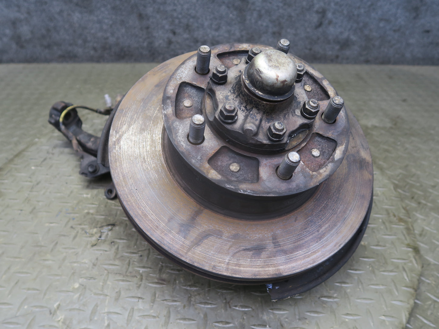 2003-2007 Lexus J100 LX470 Front Right Pass Side Spindle Knuckle Wheel Hub