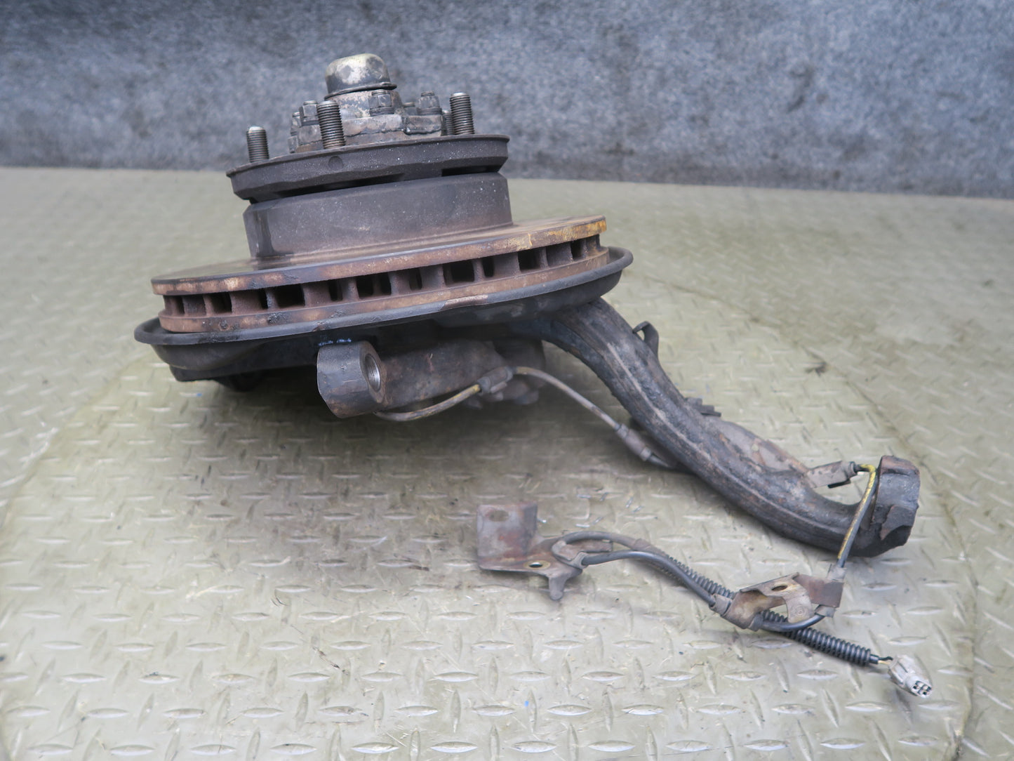 2003-2007 Lexus J100 LX470 Front Right Pass Side Spindle Knuckle Wheel Hub