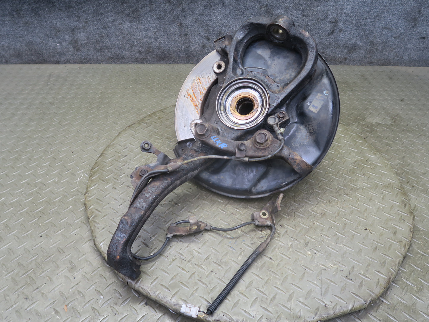 2003-2007 Lexus J100 LX470 Front Right Pass Side Spindle Knuckle Wheel Hub