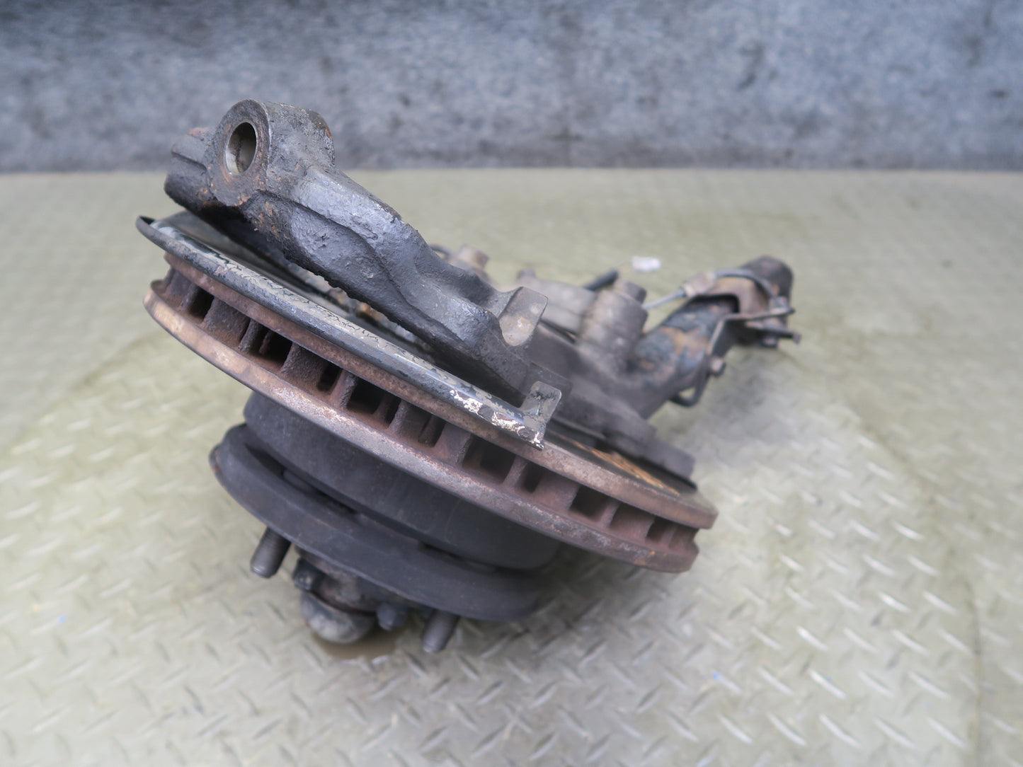 2003-2007 Lexus J100 LX470 Front Right Pass Side Spindle Knuckle Wheel Hub