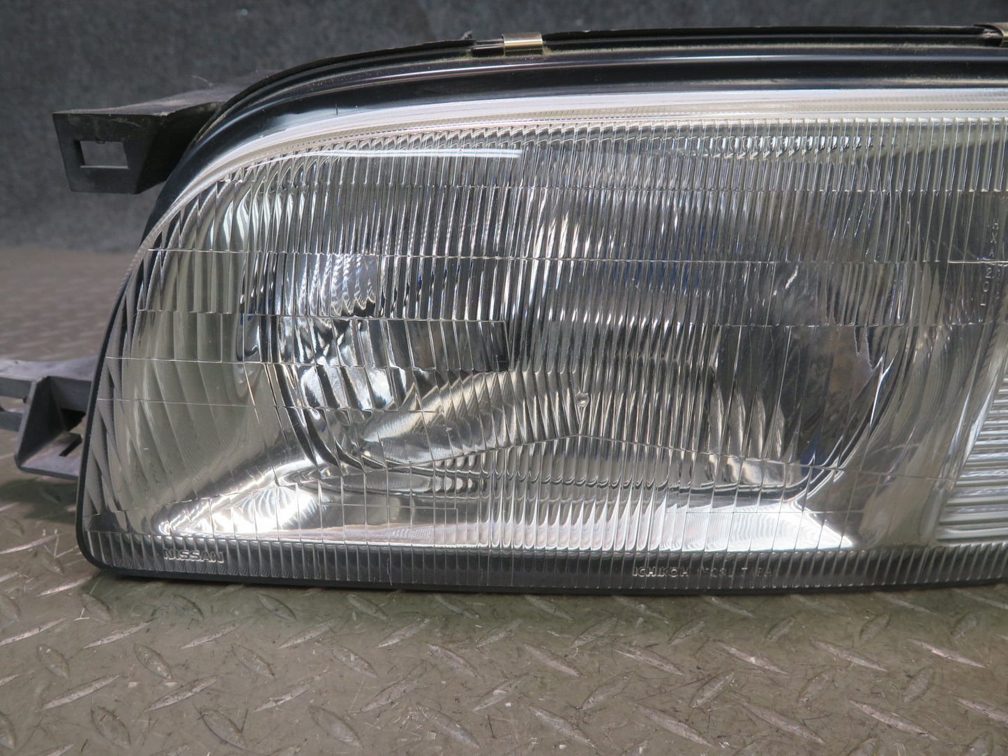 95-97 Nissan Gloria HY33 Set of 2 Front Left Right Halogen Headlight Lamp OEM