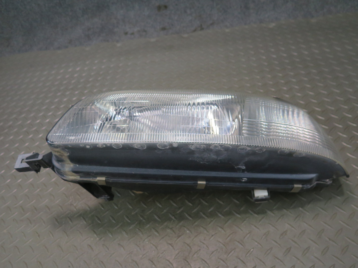 95-97 Nissan Gloria HY33 Set of 2 Front Left Right Halogen Headlight Lamp OEM