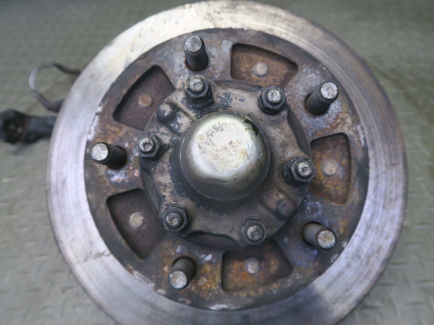 2003-2007 Lexus J100 LX470 Front Left Driver Side Spindle Knuckle Wheel Hub