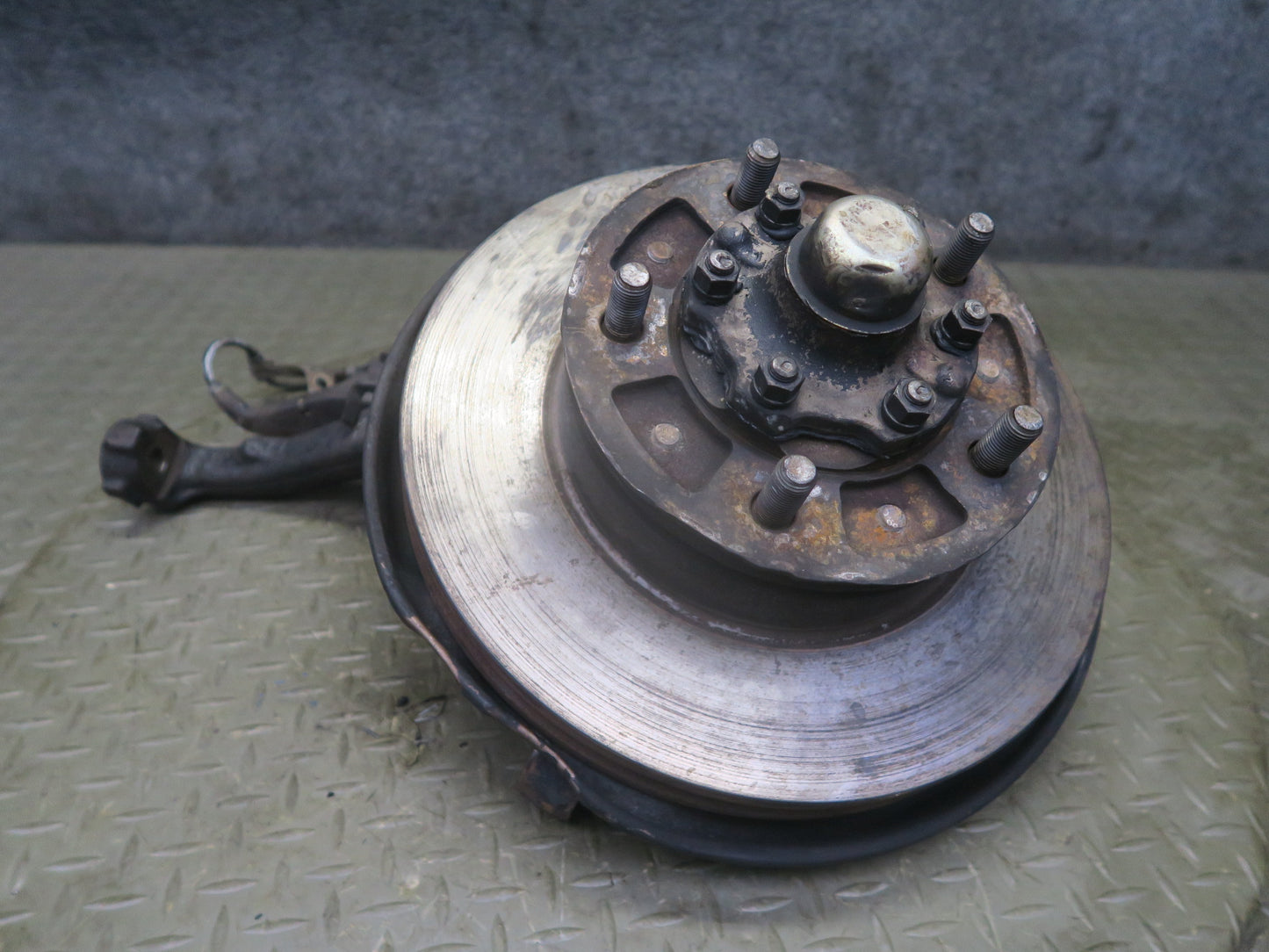 2003-2007 Lexus J100 LX470 Front Left Driver Side Spindle Knuckle Wheel Hub
