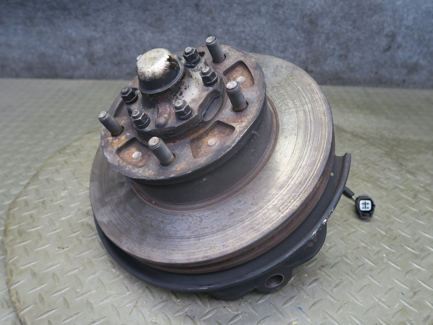 2003-2007 Lexus J100 LX470 Front Left Driver Side Spindle Knuckle Wheel Hub
