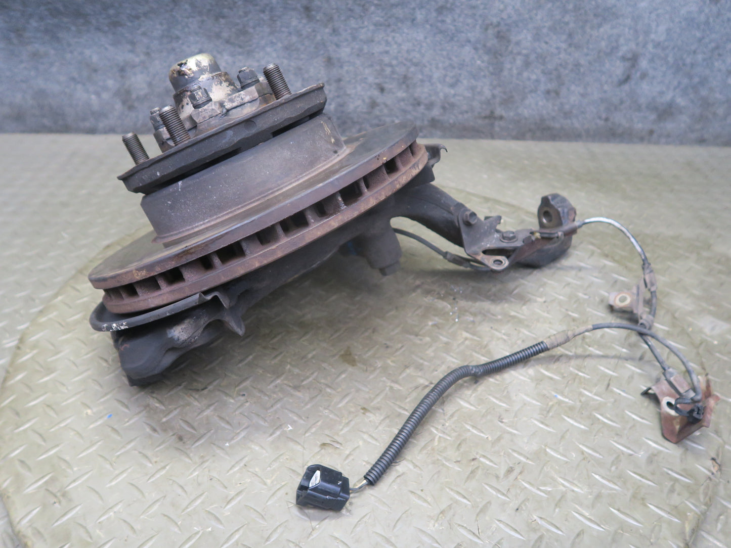 2003-2007 Lexus J100 LX470 Front Left Driver Side Spindle Knuckle Wheel Hub