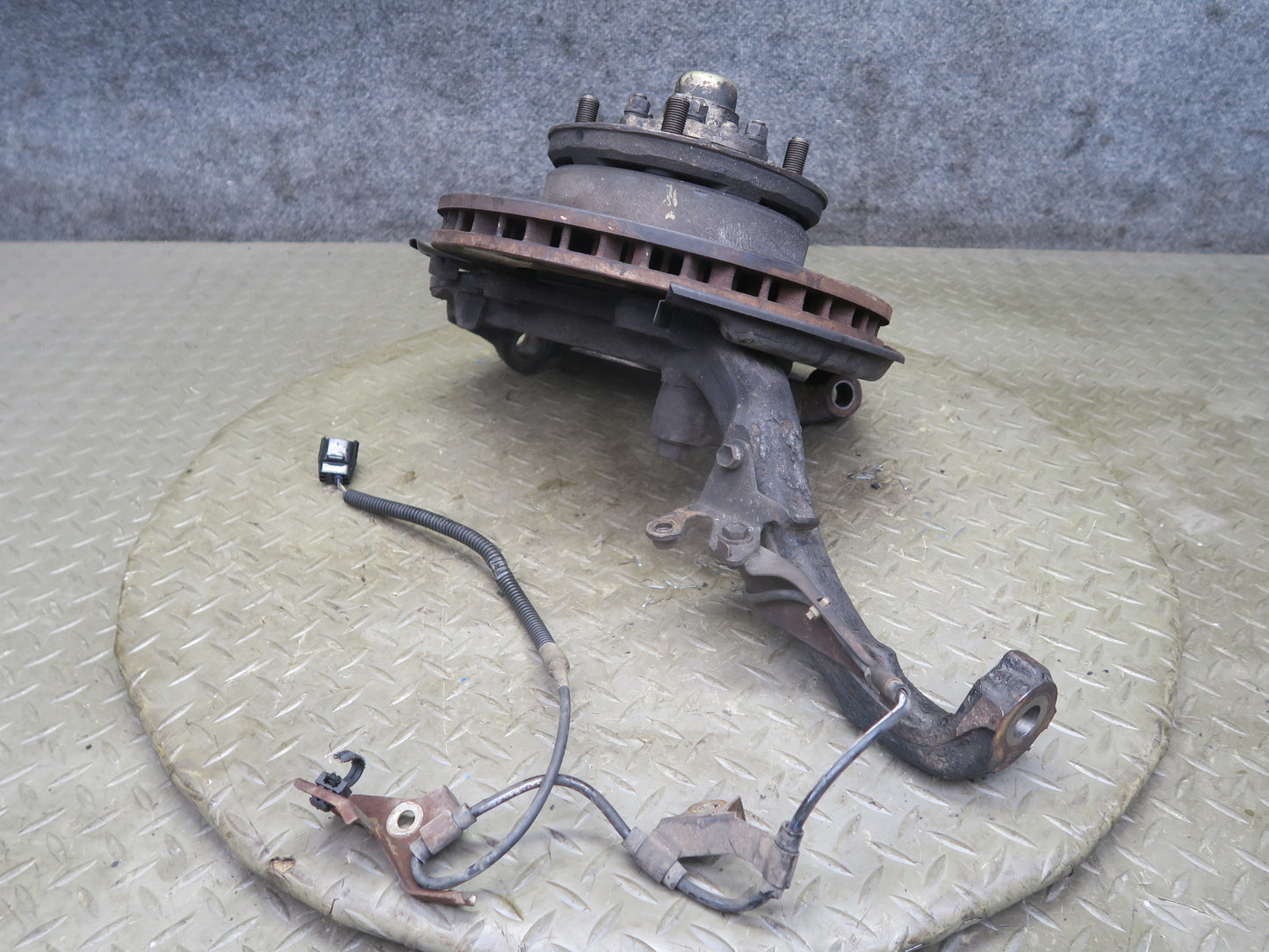 2003-2007 Lexus J100 LX470 Front Left Driver Side Spindle Knuckle Wheel Hub
