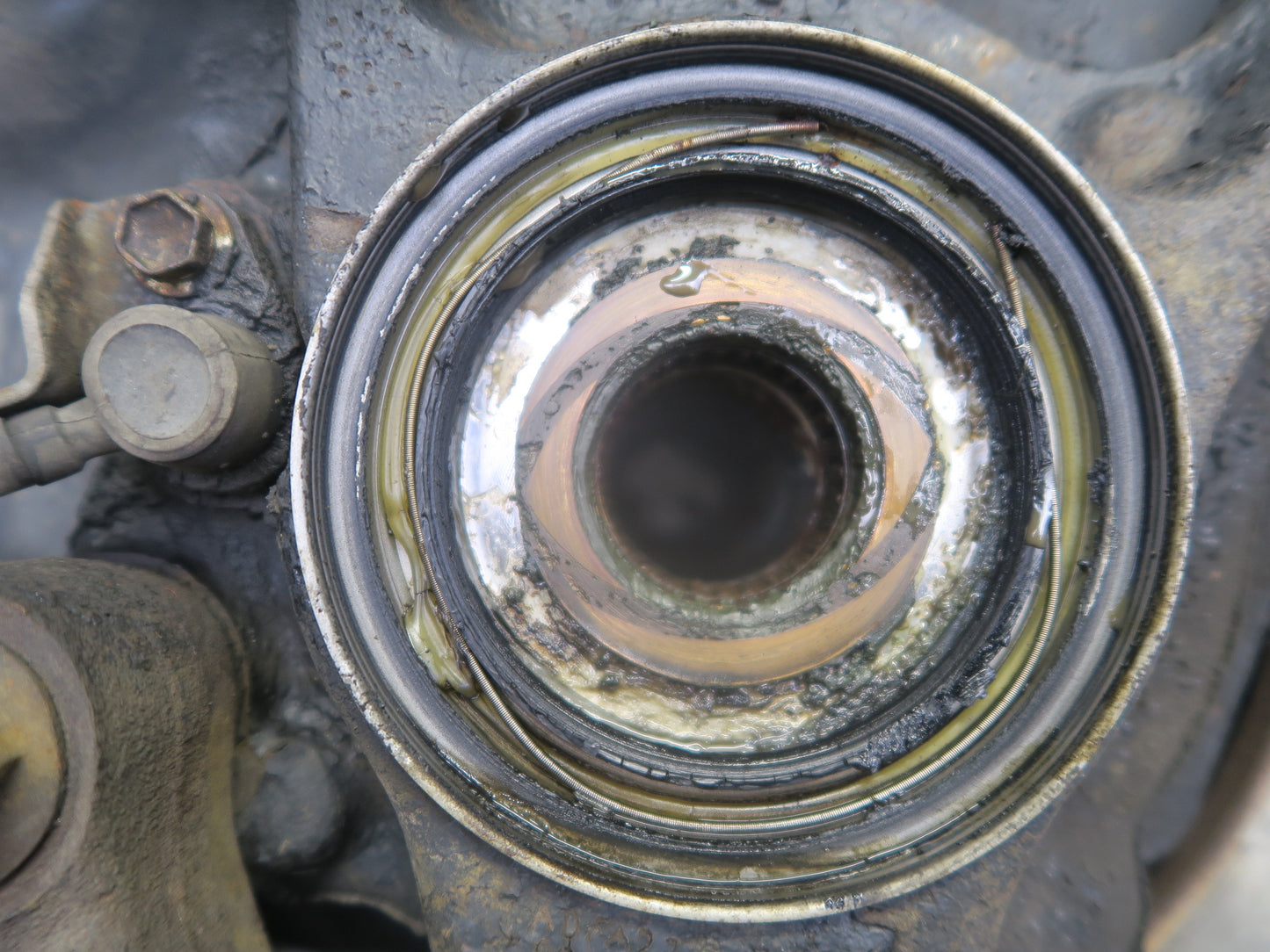 2003-2007 Lexus J100 LX470 Front Left Driver Side Spindle Knuckle Wheel Hub