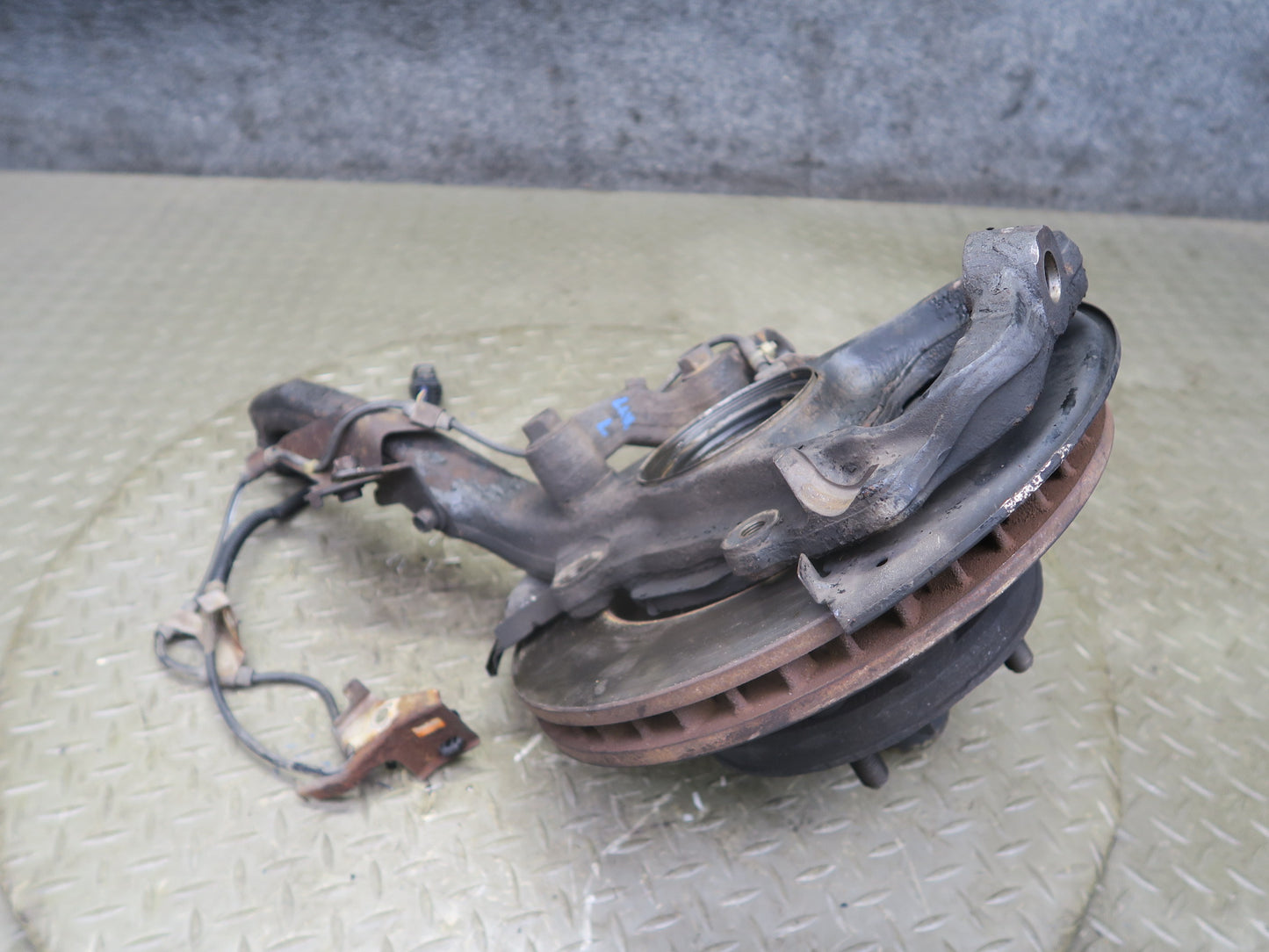 2003-2007 Lexus J100 LX470 Front Left Driver Side Spindle Knuckle Wheel Hub