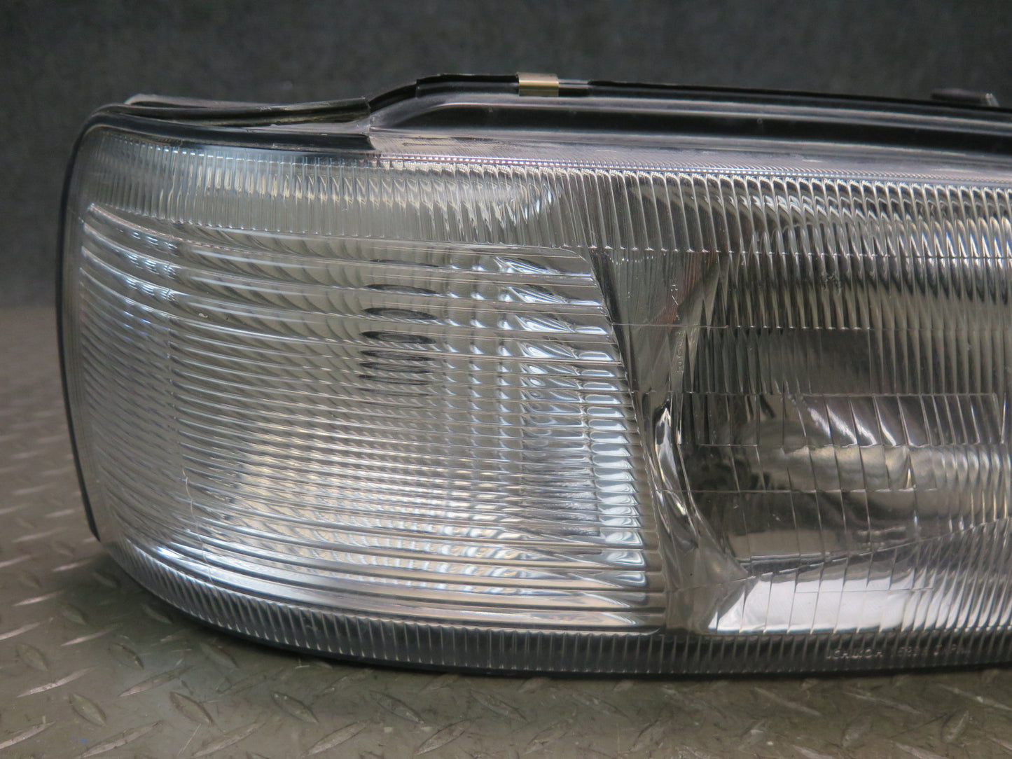 95-97 Nissan Gloria HY33 Set of 2 Front Left Right Halogen Headlight Lamp OEM