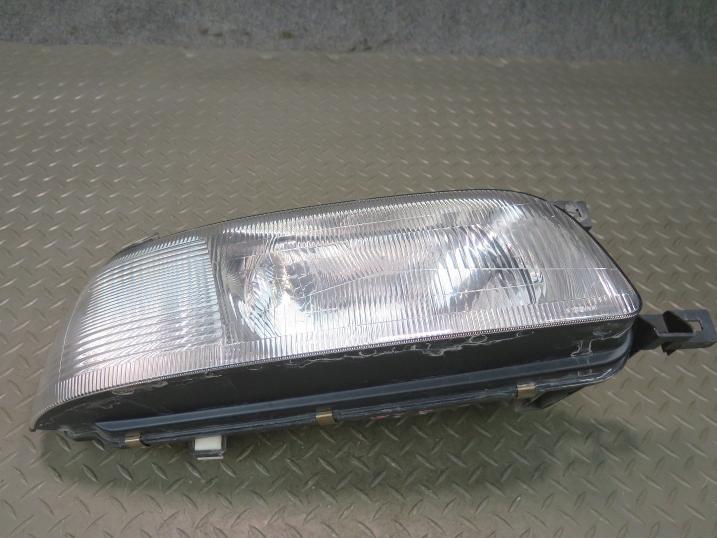 95-97 Nissan Gloria HY33 Set of 2 Front Left Right Halogen Headlight Lamp OEM